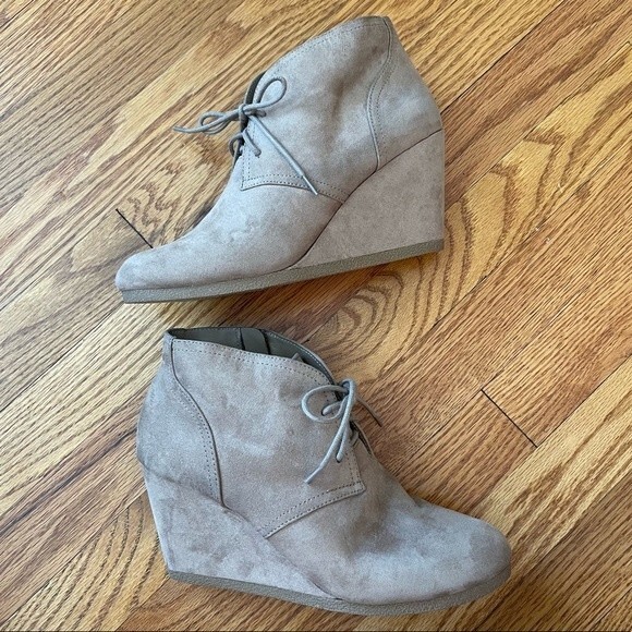 Universal Thread | NWOB Taupe Faux Suede Wedge Booties | Size 9 - Picture 6 of 9
